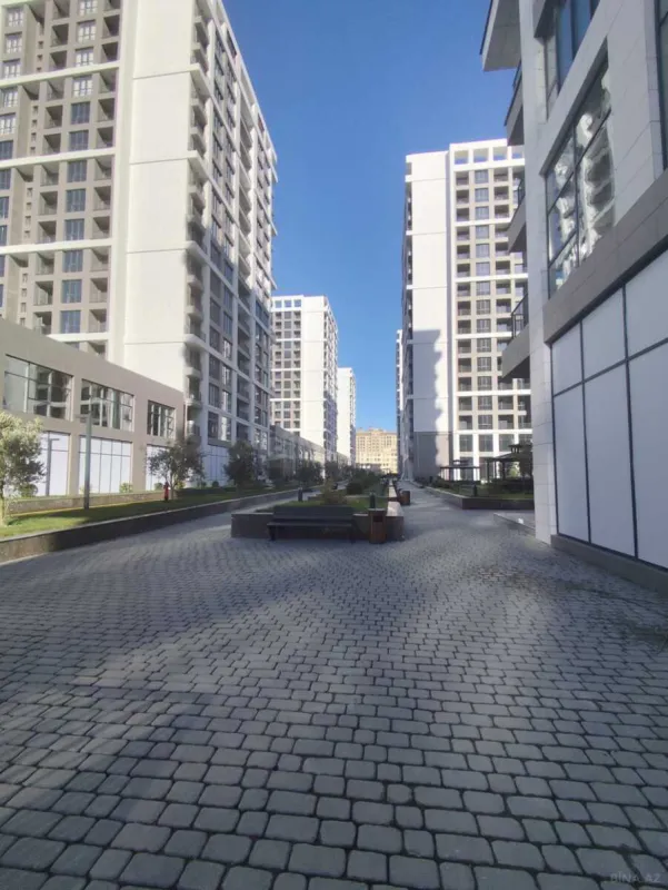 Satılır 4 otaqlı mənzil 176 m²