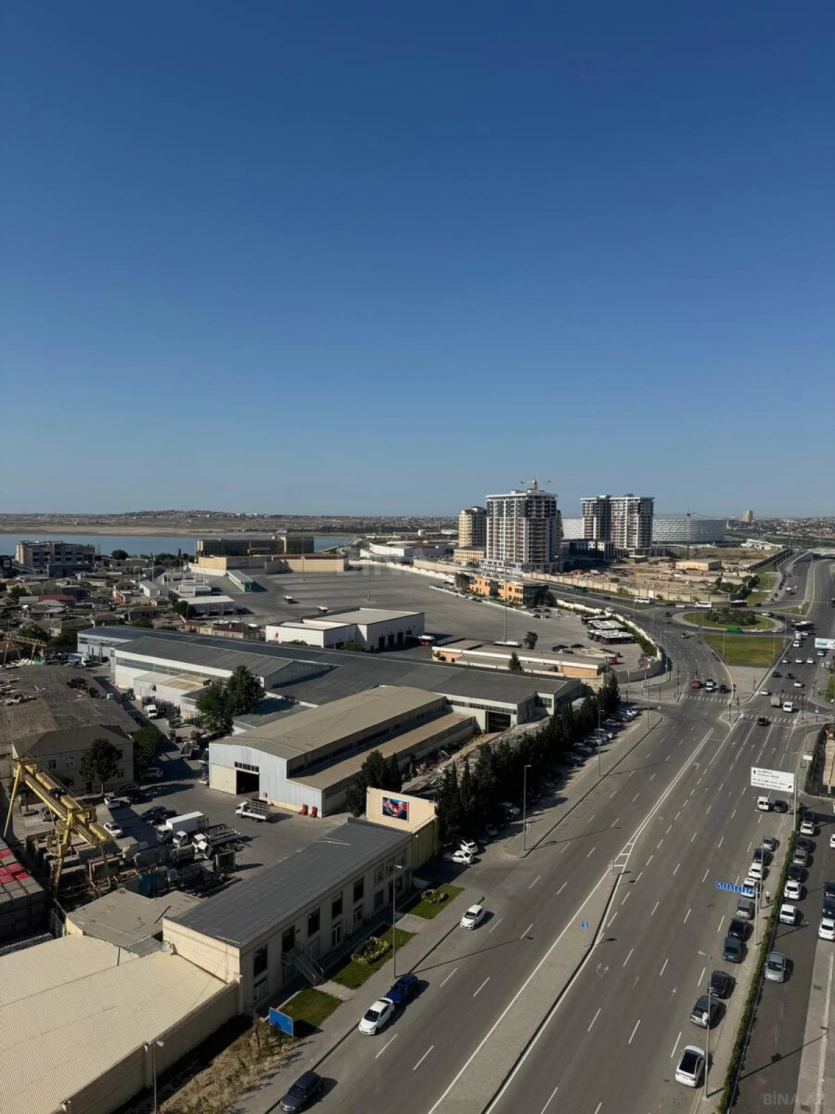 Satılır 4 otaqlı mənzil 176 m²