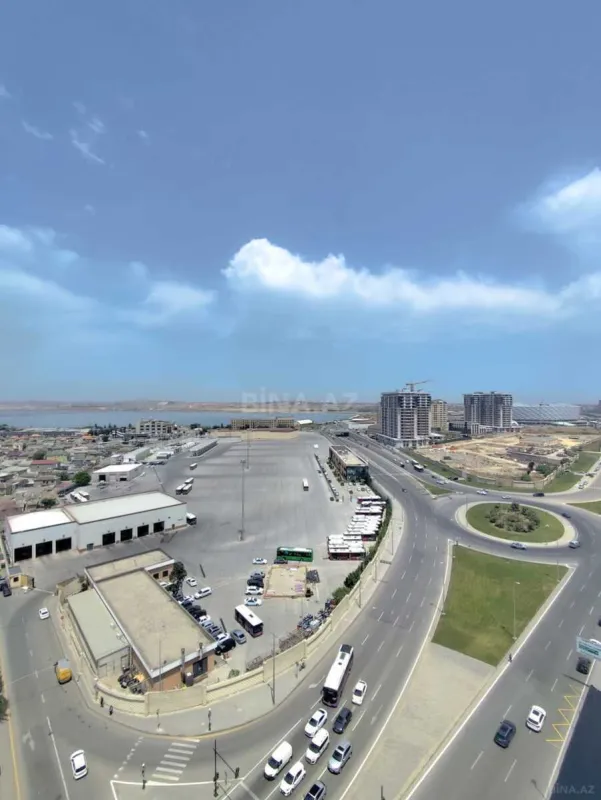 Satılır 4 otaqlı mənzil 176 m²