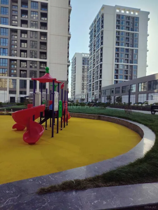 Satılır 4 otaqlı mənzil 176 m²