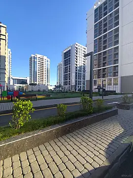 Satılır 4 otaqlı mənzil 176 m²