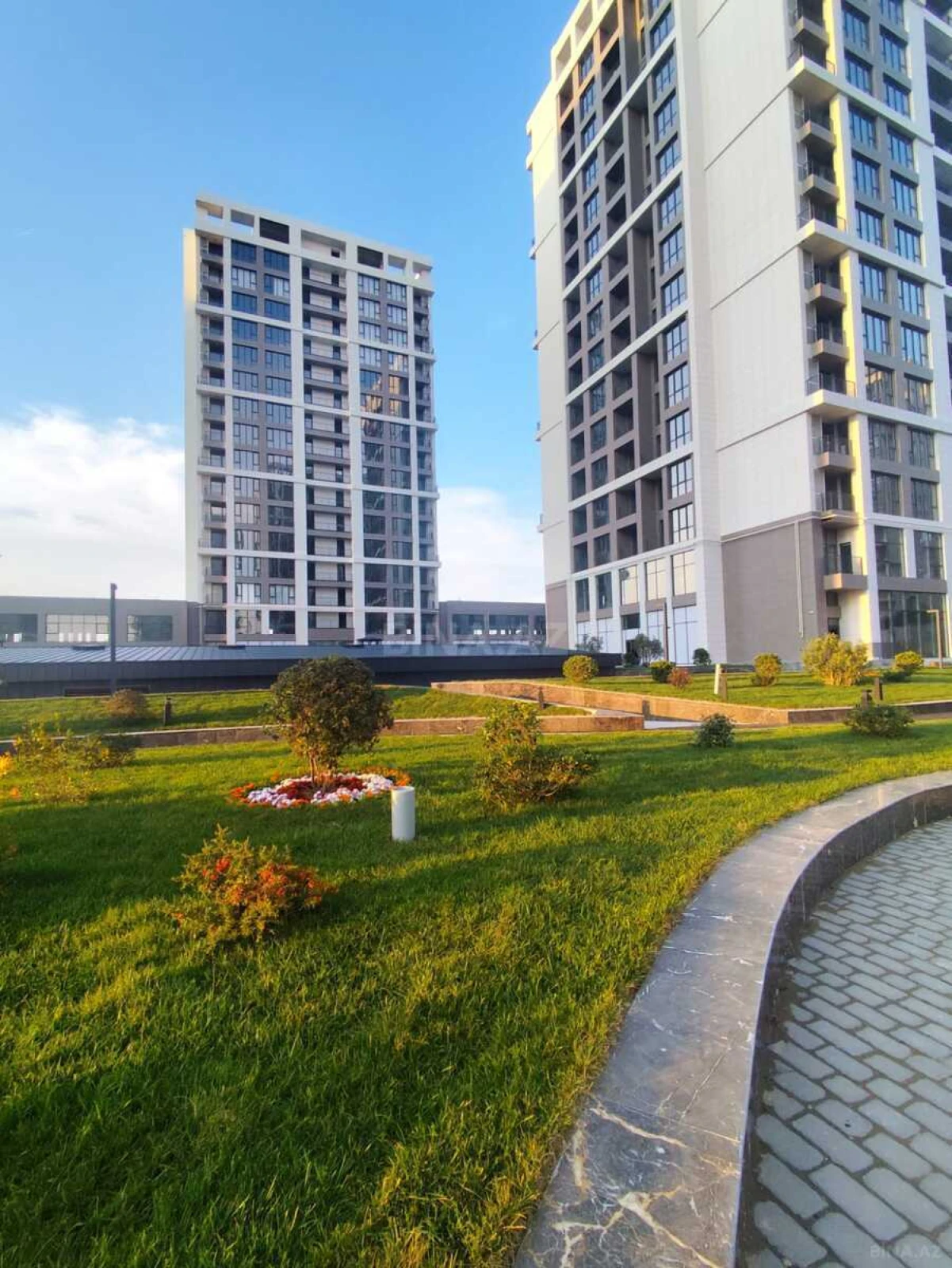 Satılır 4 otaqlı mənzil 176 m²