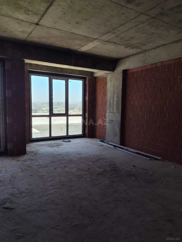 Satılır 4 otaqlı mənzil 176 m²
