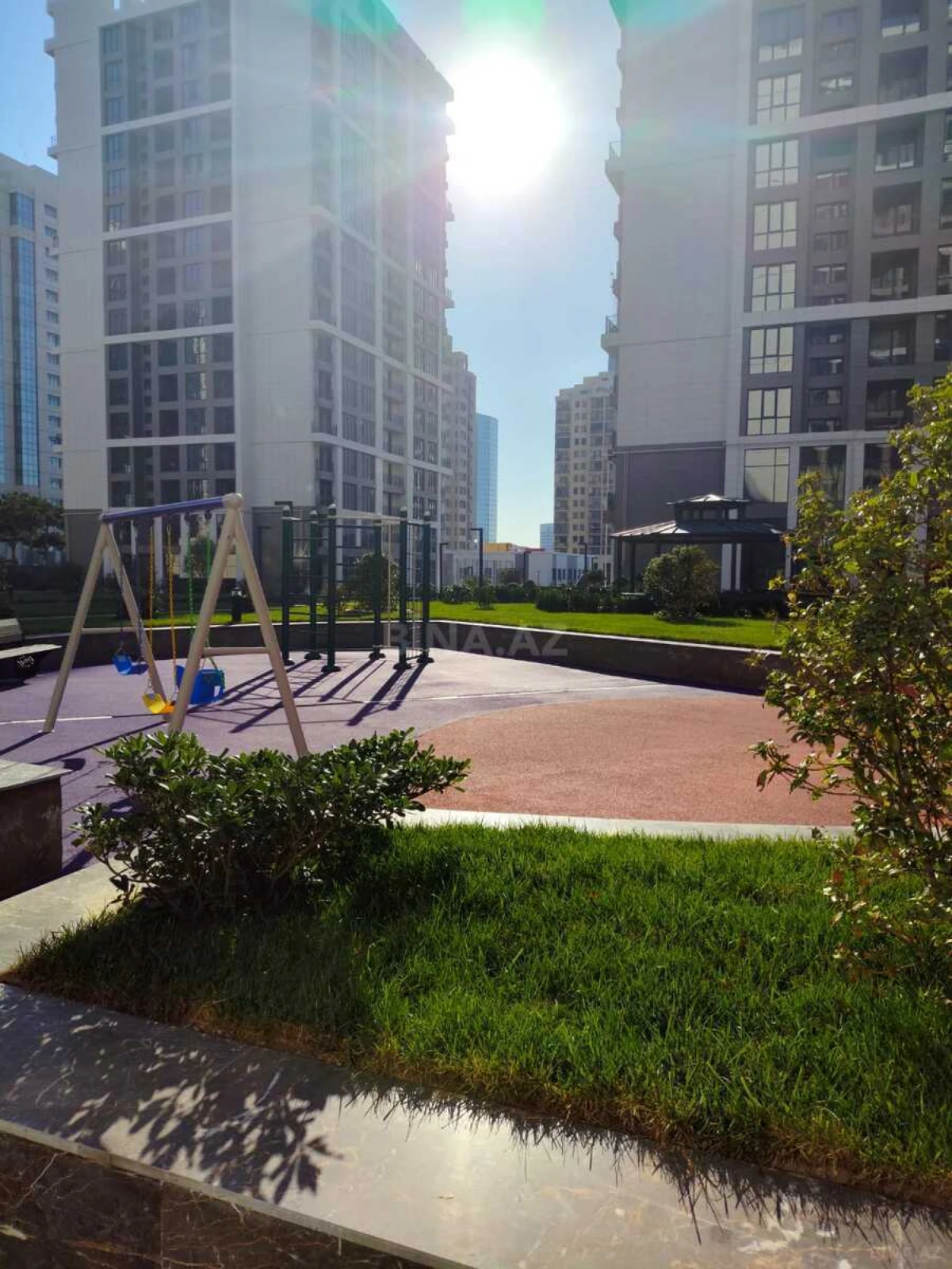 Satılır 4 otaqlı mənzil 176 m²