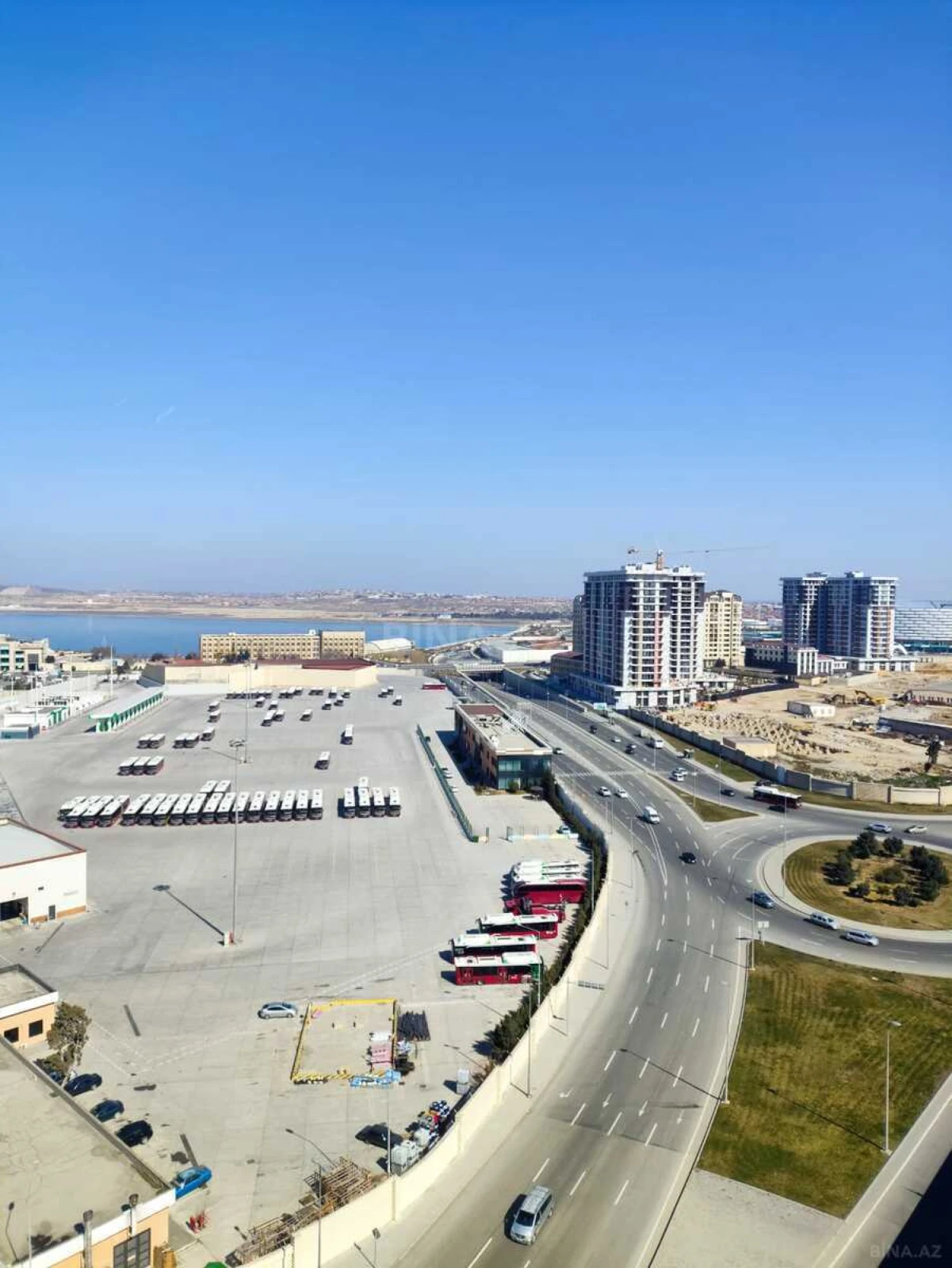 Satılır 4 otaqlı mənzil 176 m²