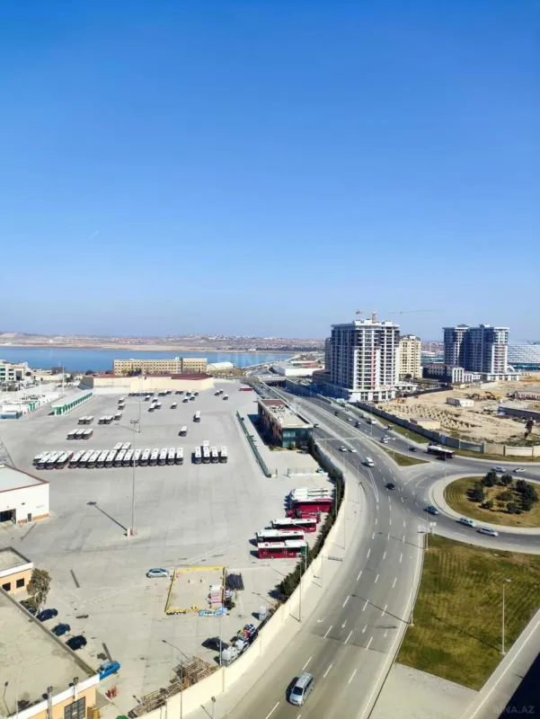 Satılır 4 otaqlı mənzil 176 m²