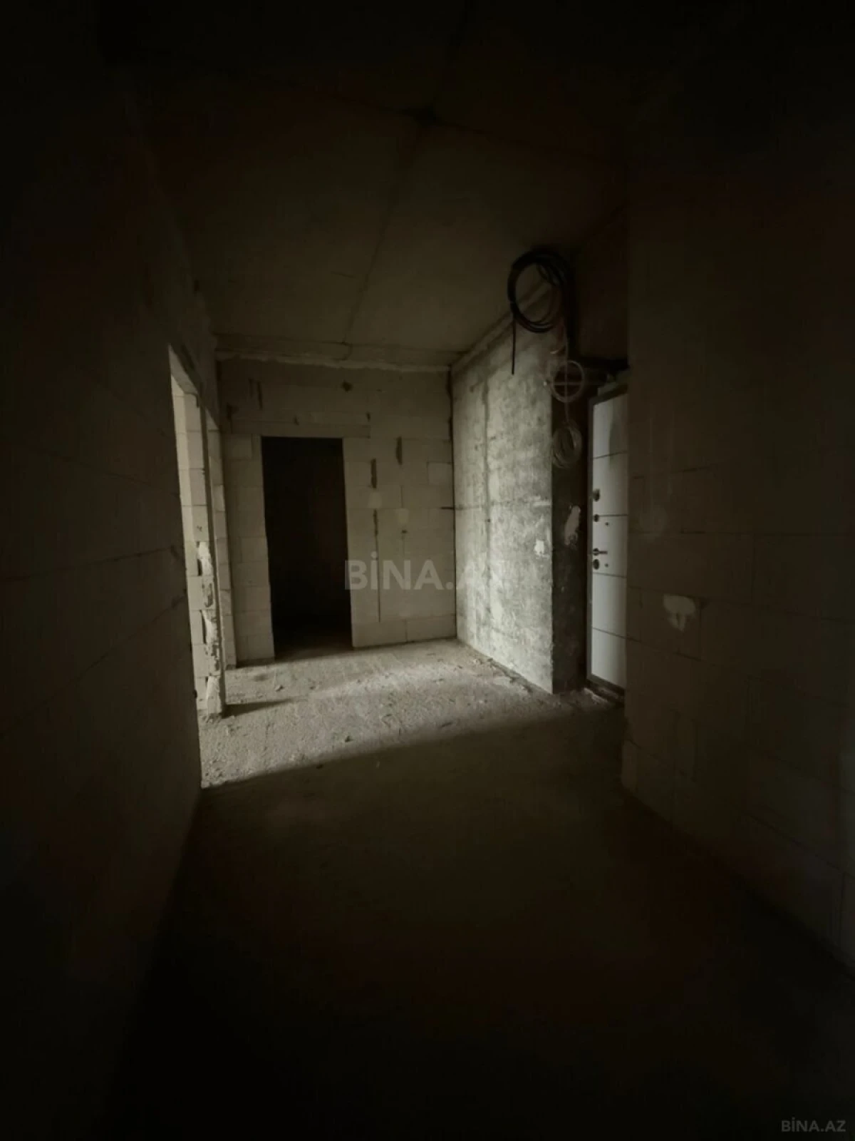 Satılır 2 otaqlı mənzil 98 m²