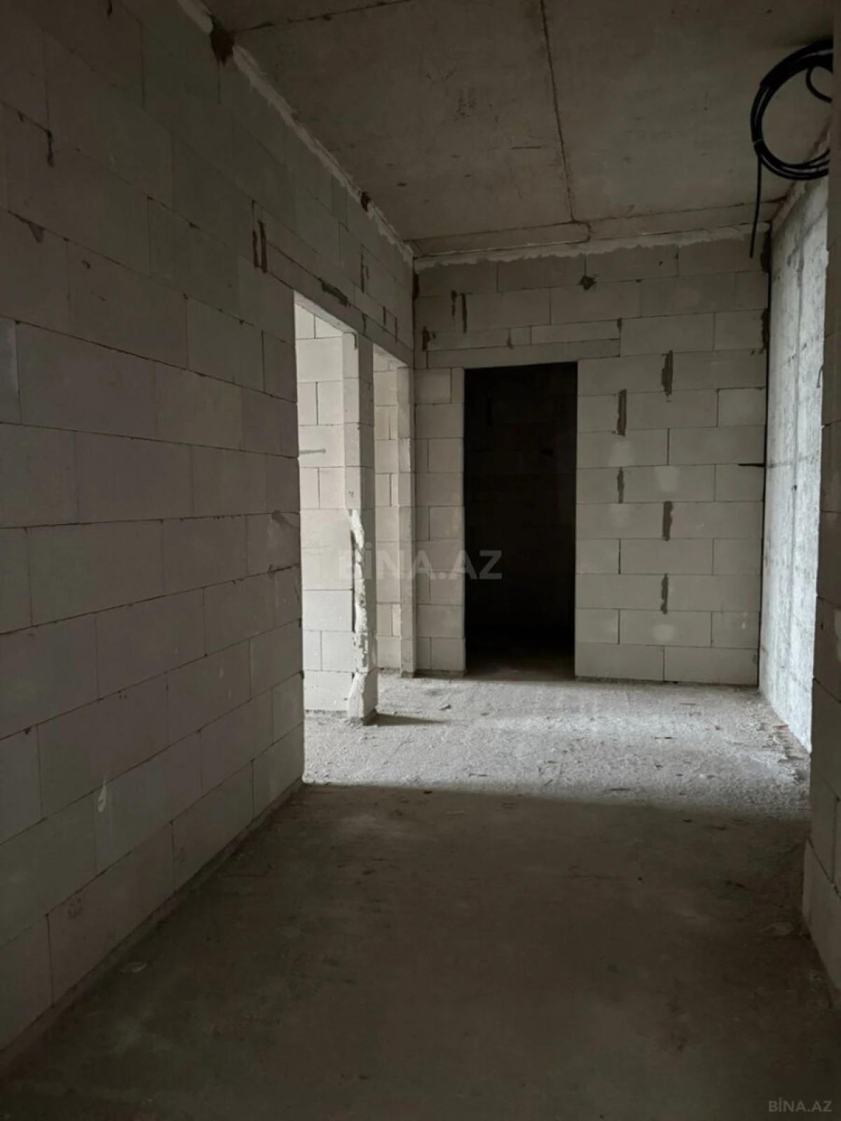 Satılır 2 otaqlı mənzil 98 m²