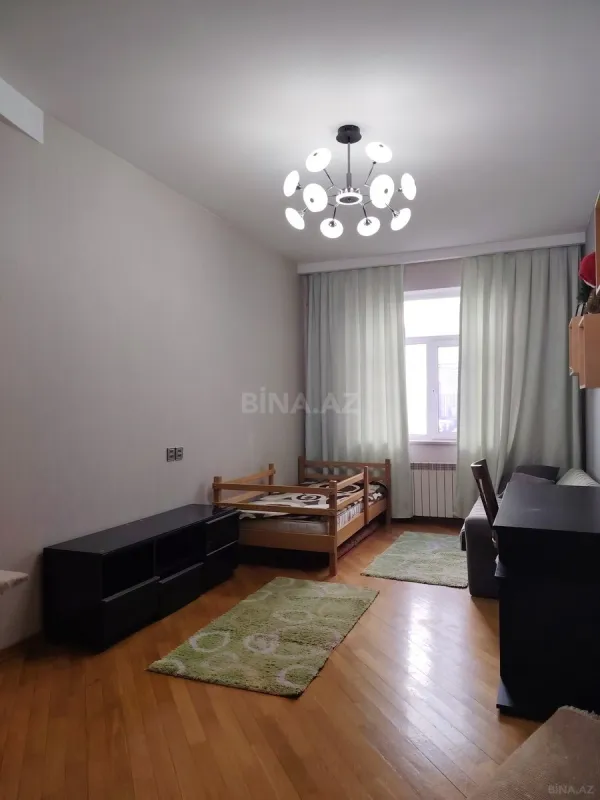Kirayə verilir 3 otaqlı mənzil 120 m²