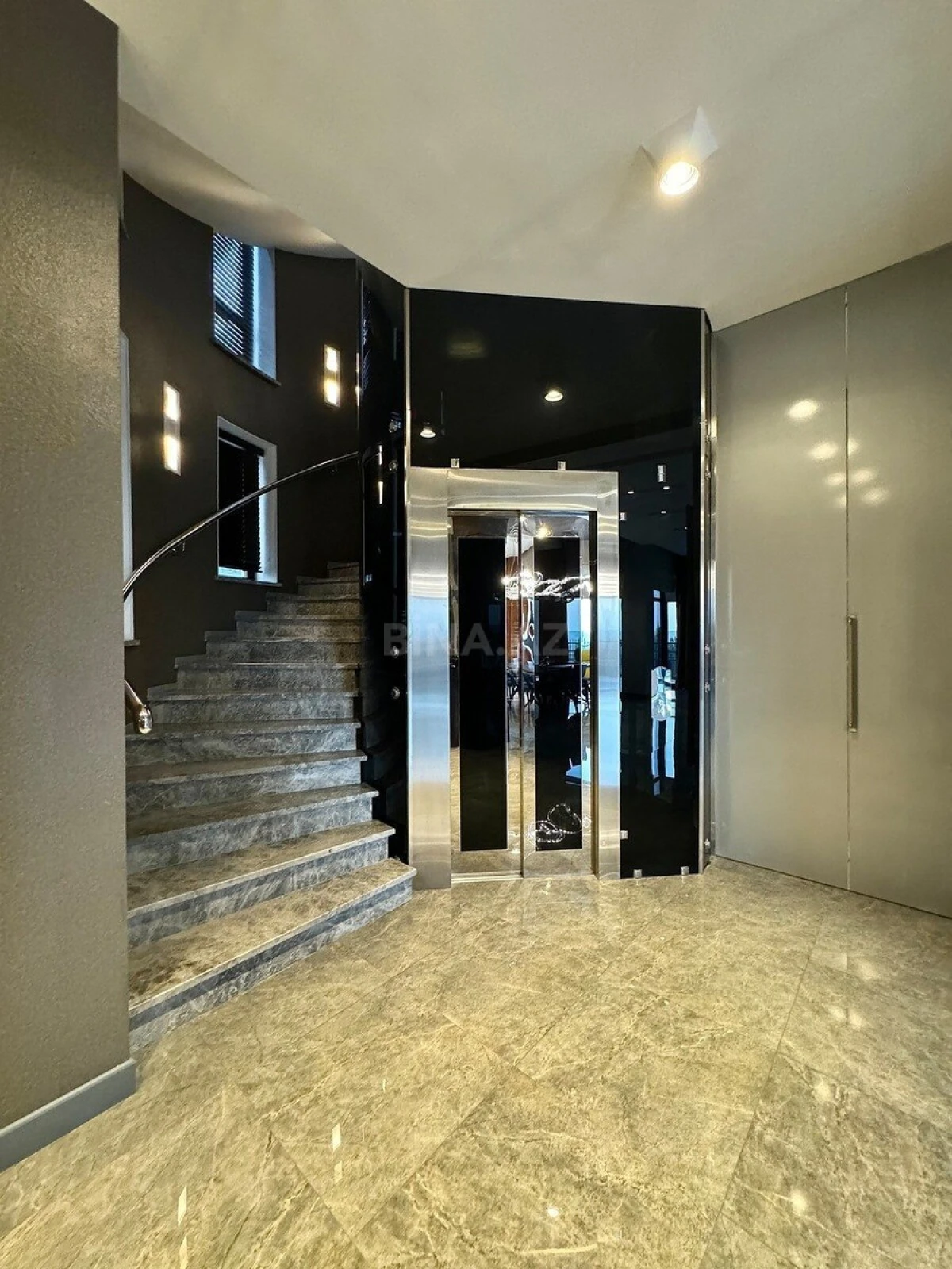 Kirayə verilir 6 otaqlı həyət evi 420 m²