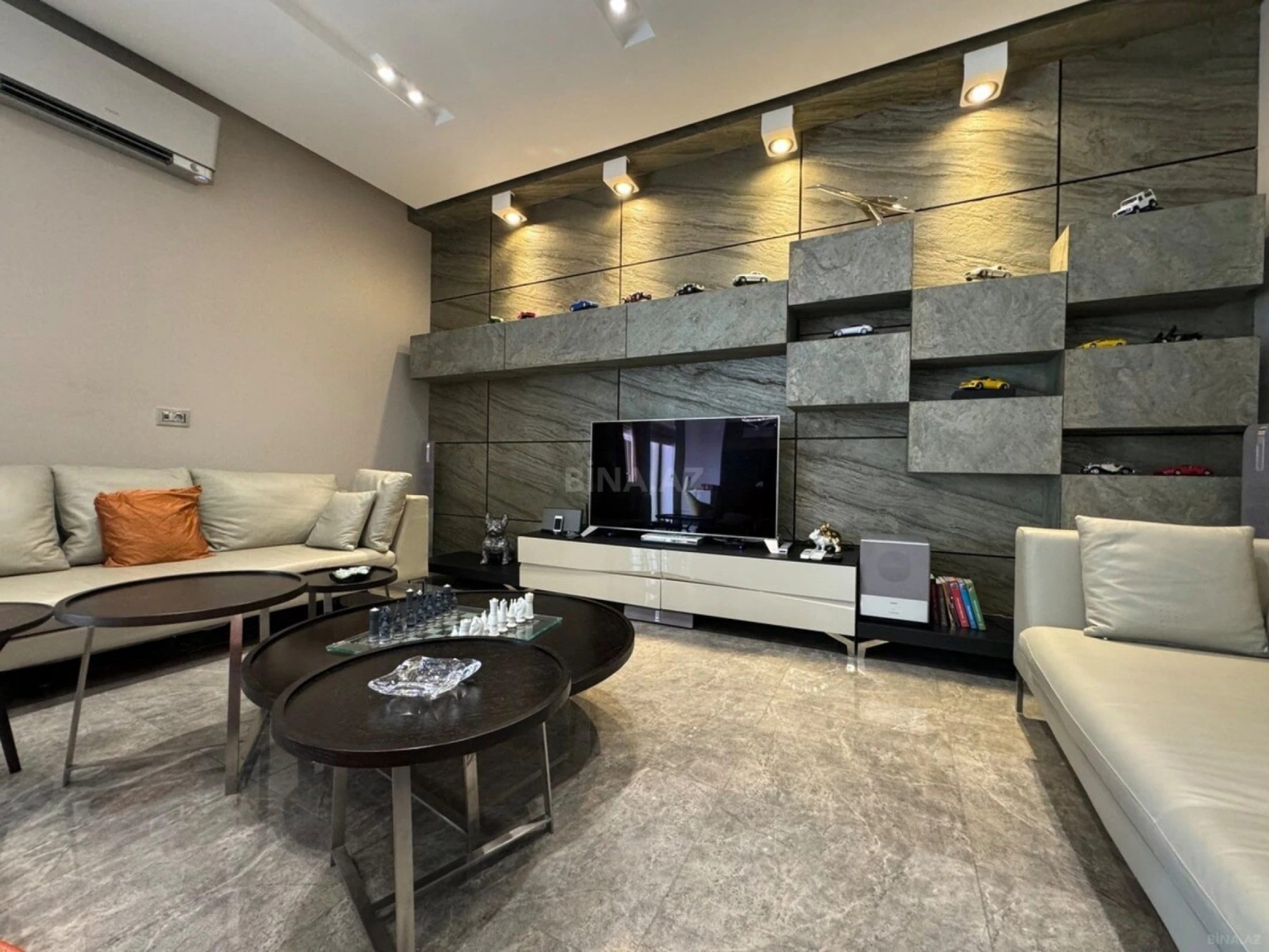 Kirayə verilir 6 otaqlı həyət evi 420 m²