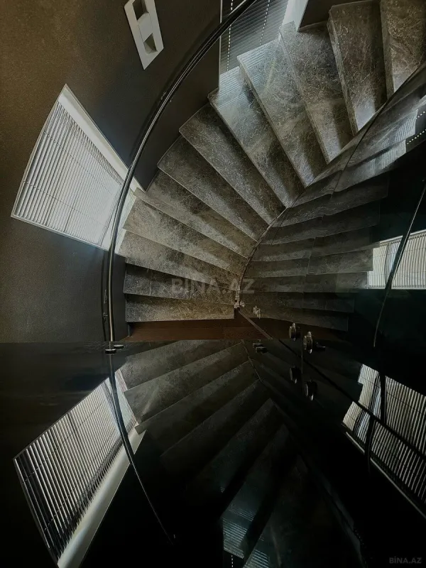 Kirayə verilir 6 otaqlı həyət evi 420 m²