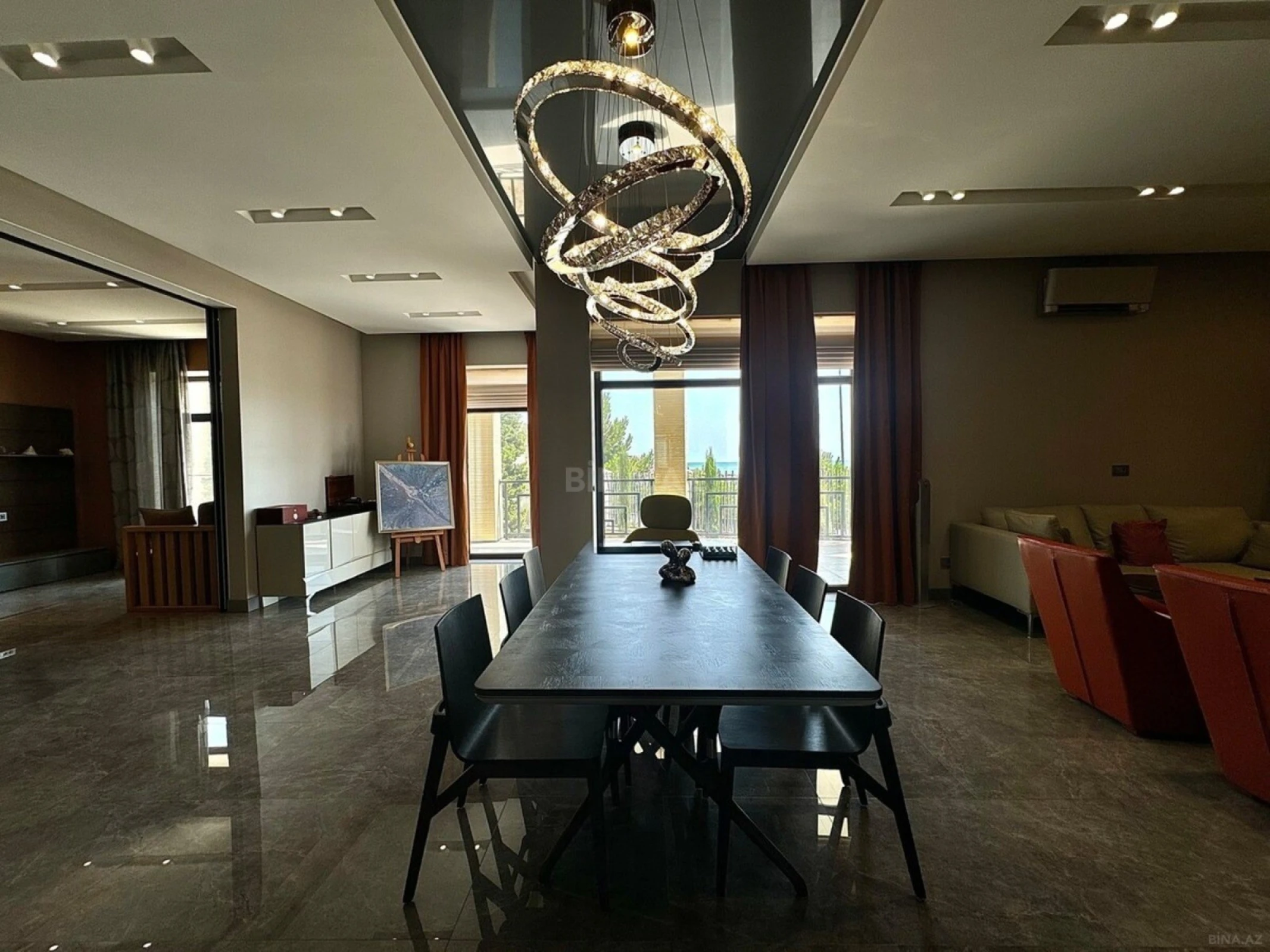 Kirayə verilir 6 otaqlı həyət evi 420 m²