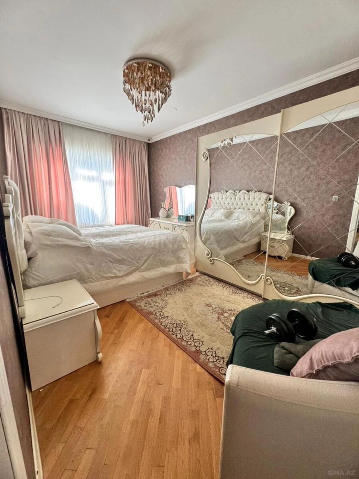 Satılır 4 otaqlı mənzil 102 m²