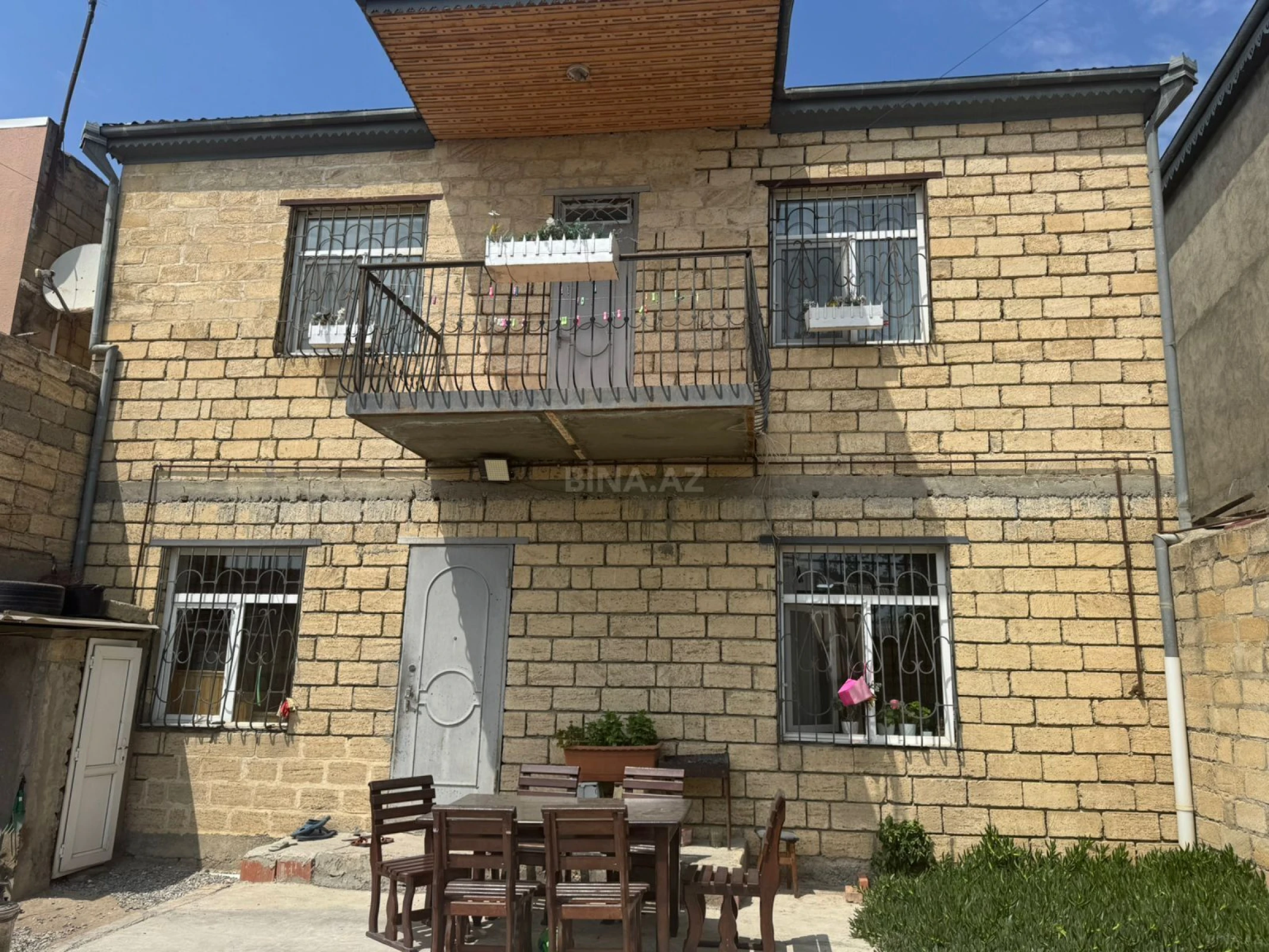 Satılır 5 otaqlı həyət evi 200 m²