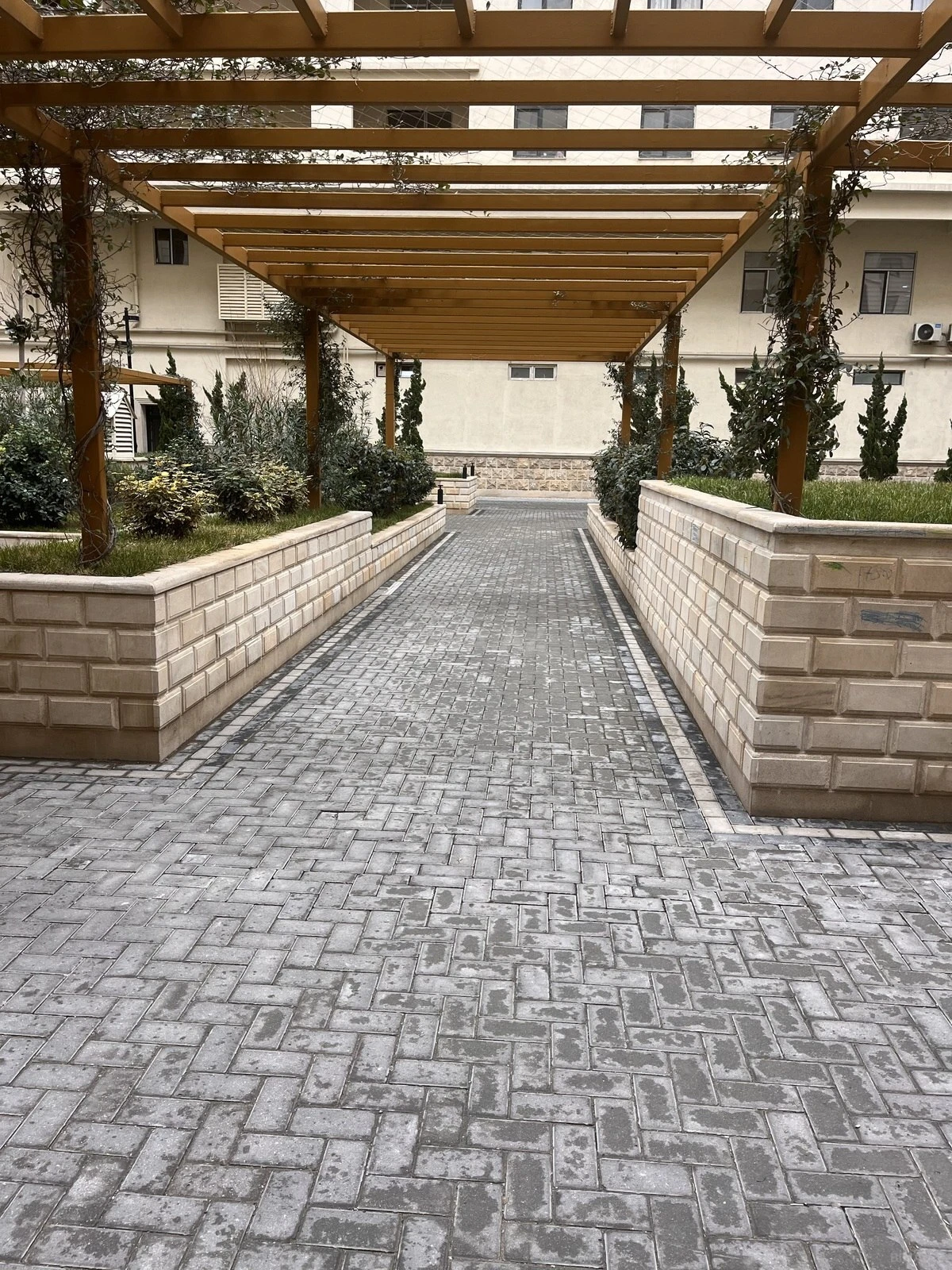 Satılır 3 otaqlı mənzil 142 m²