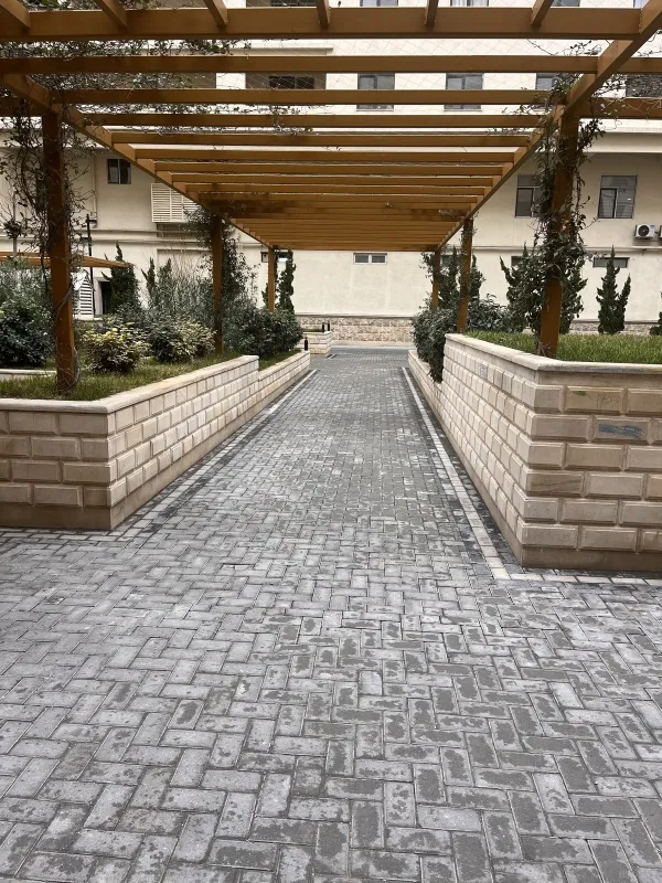 Satılır 3 otaqlı mənzil 142 m²