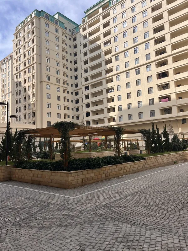 Satılır 3 otaqlı mənzil 142 m²