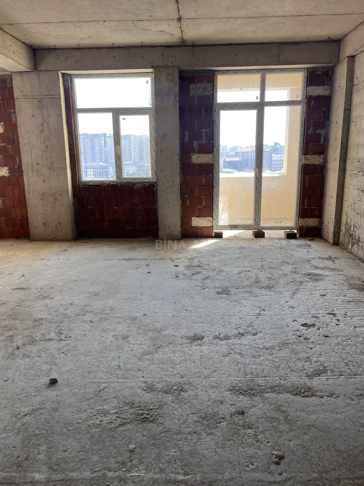 Satılır 3 otaqlı mənzil 142 m²
