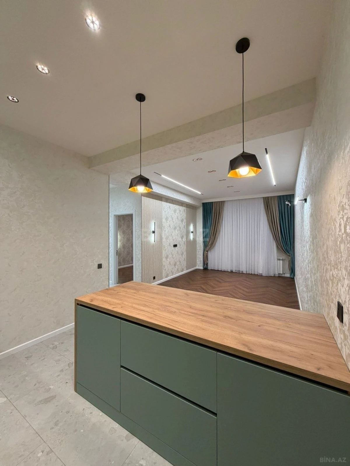 Satılır 2 otaqlı mənzil 97 m²