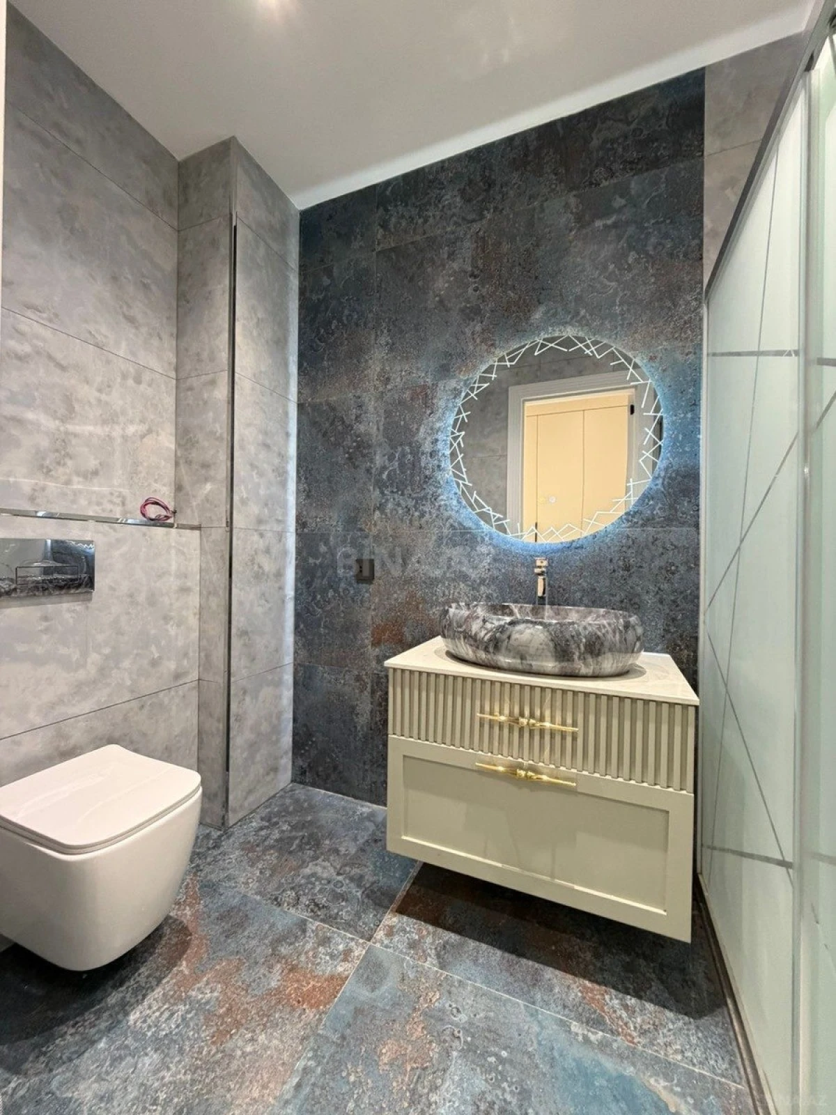 Satılır 2 otaqlı mənzil 97 m²