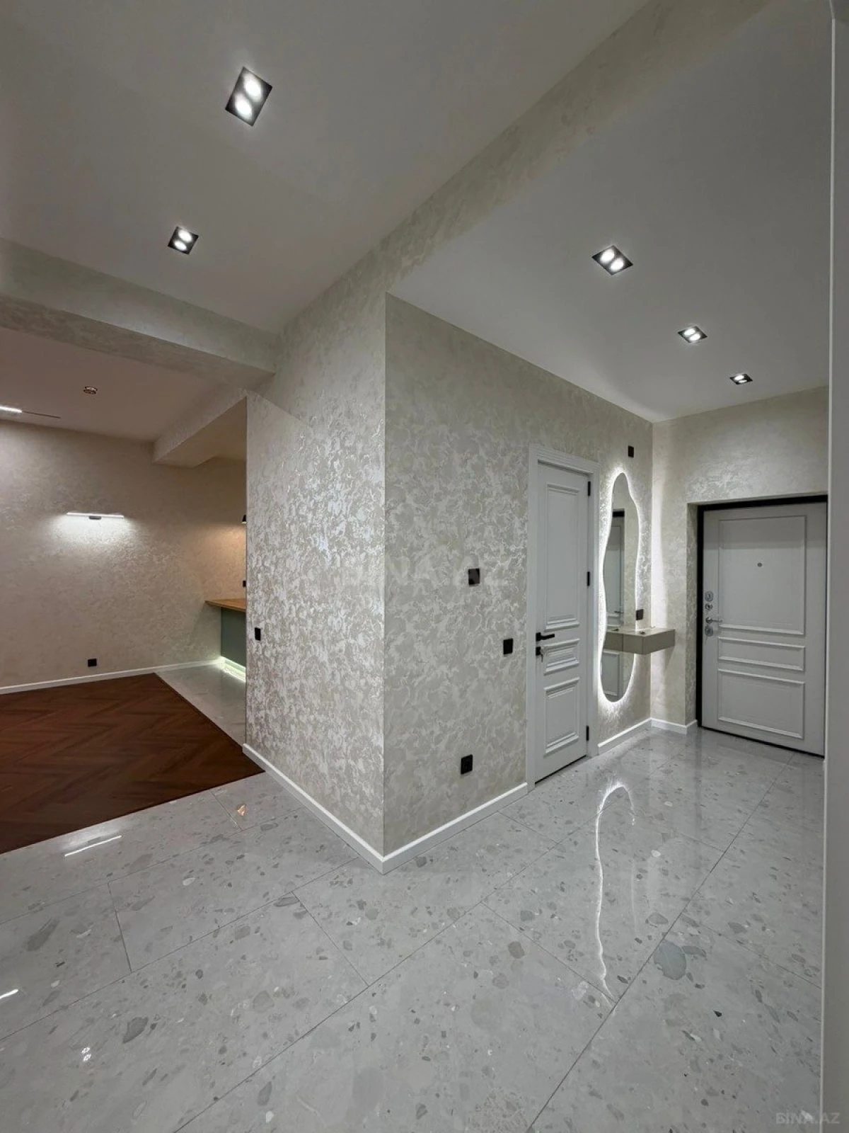 Satılır 2 otaqlı mənzil 97 m²