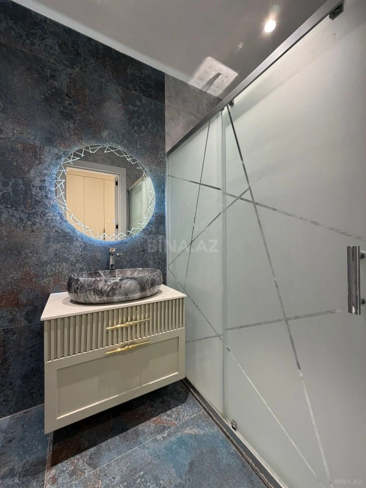 Satılır 2 otaqlı mənzil 97 m²