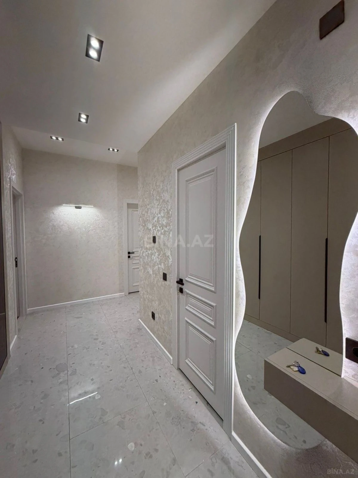 Satılır 2 otaqlı mənzil 97 m²