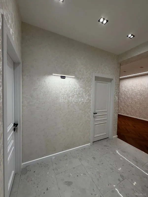 Satılır 2 otaqlı mənzil 97 m²