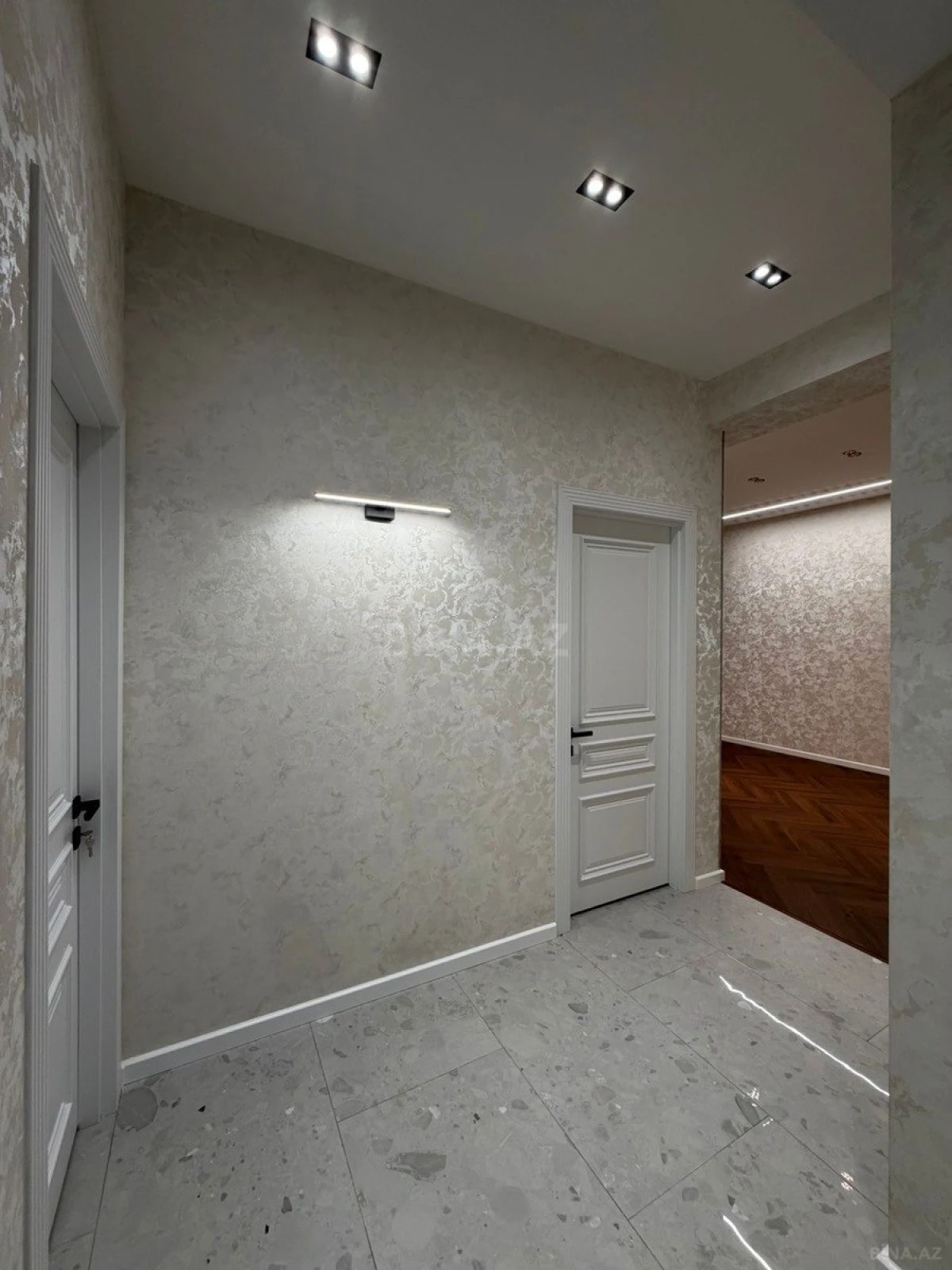 Satılır 2 otaqlı mənzil 97 m²