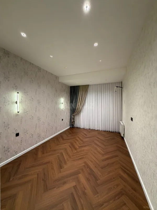 Satılır 2 otaqlı mənzil 97 m²