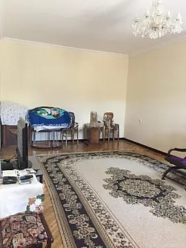 Satılır 6 otaqlı həyət evi 180 m²