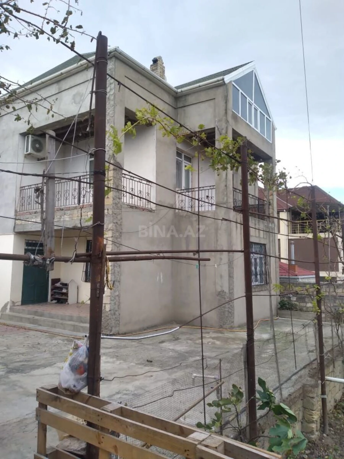 Satılır 6 otaqlı həyət evi 180 m²