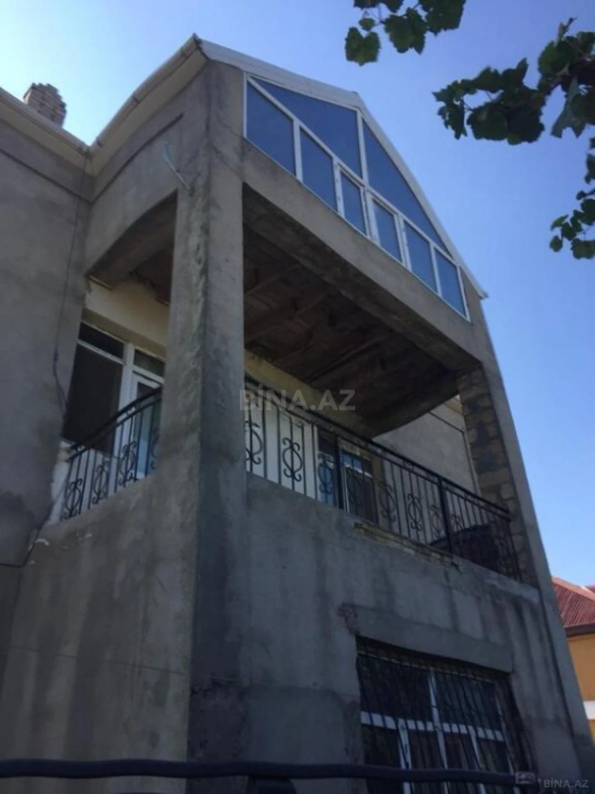 Satılır 6 otaqlı həyət evi 180 m²