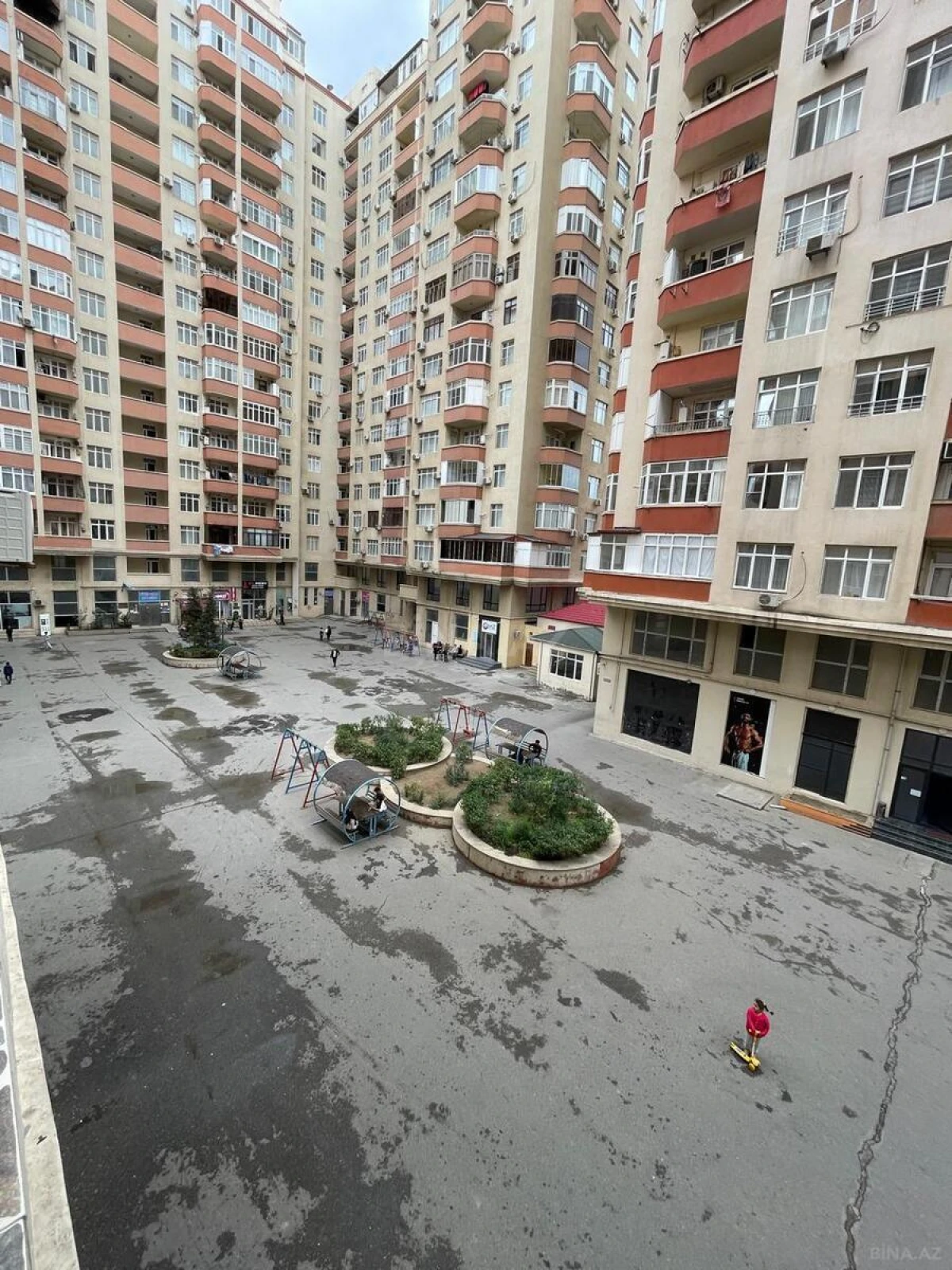 Satılır 3 otaqlı mənzil 98 m²