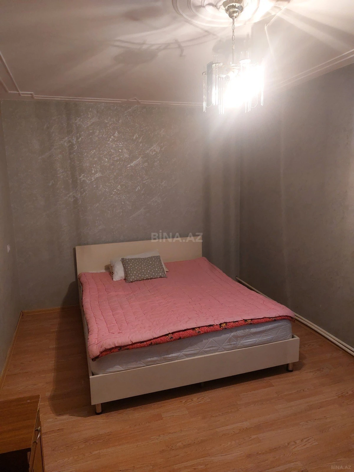 Kirayə verilir 2 otaqlı mənzil 80 m²