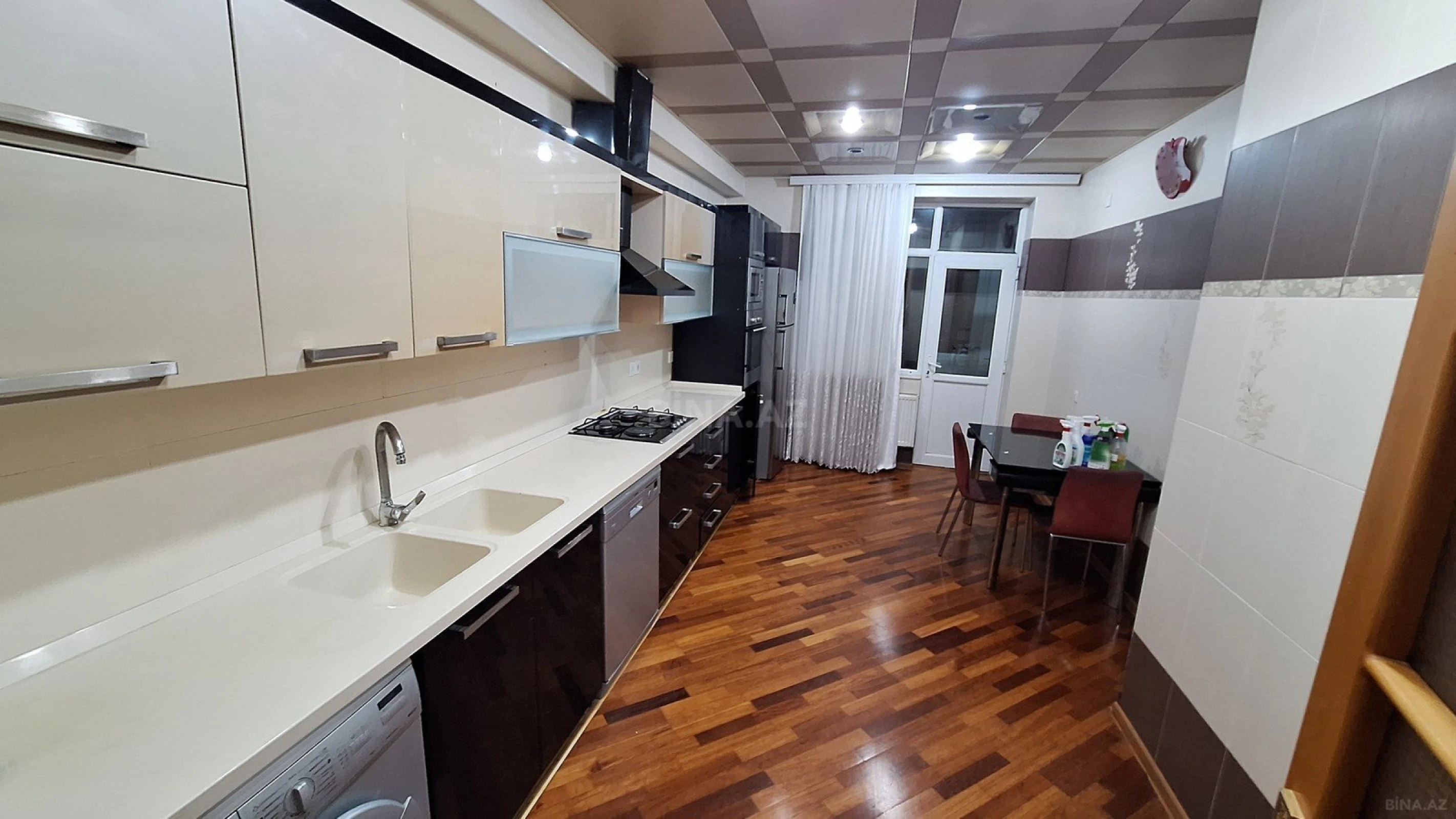 Kirayə verilir 3 otaqlı mənzil 110 m²