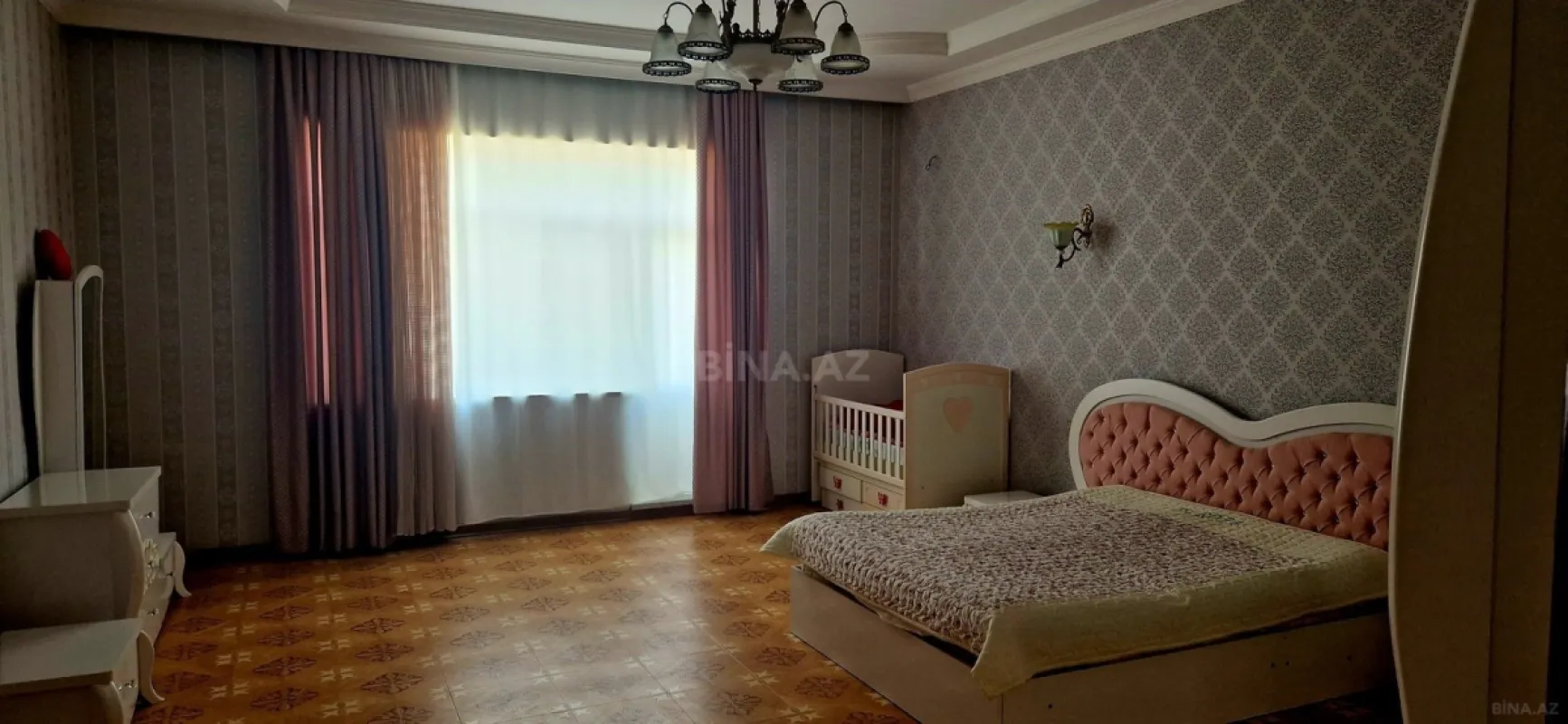 Satılır 8 otaqlı həyət evi 500 m²