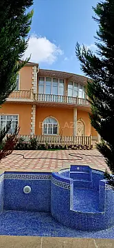 Satılır 8 otaqlı həyət evi 500 m²