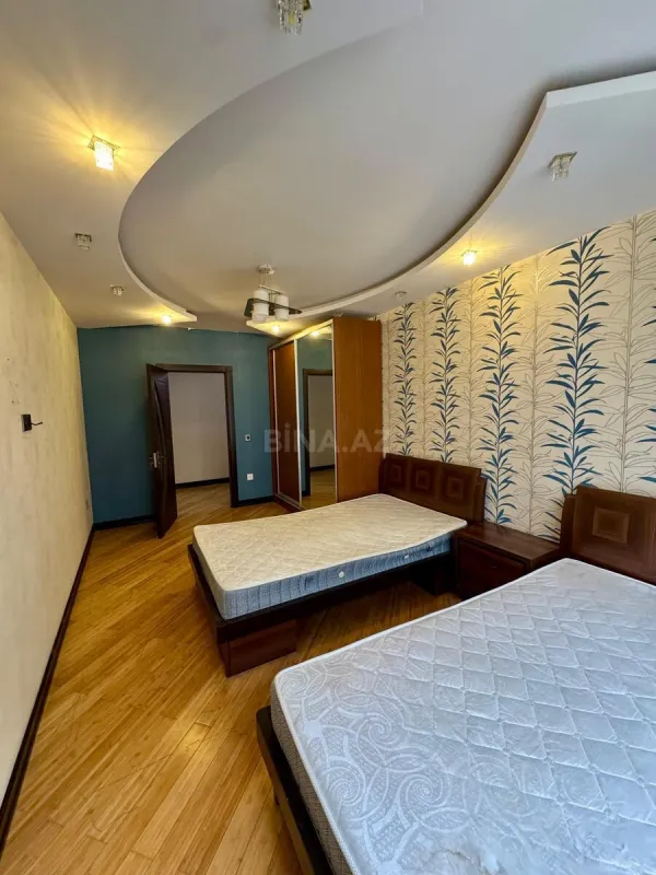 Satılır 3 otaqlı mənzil 138 m²