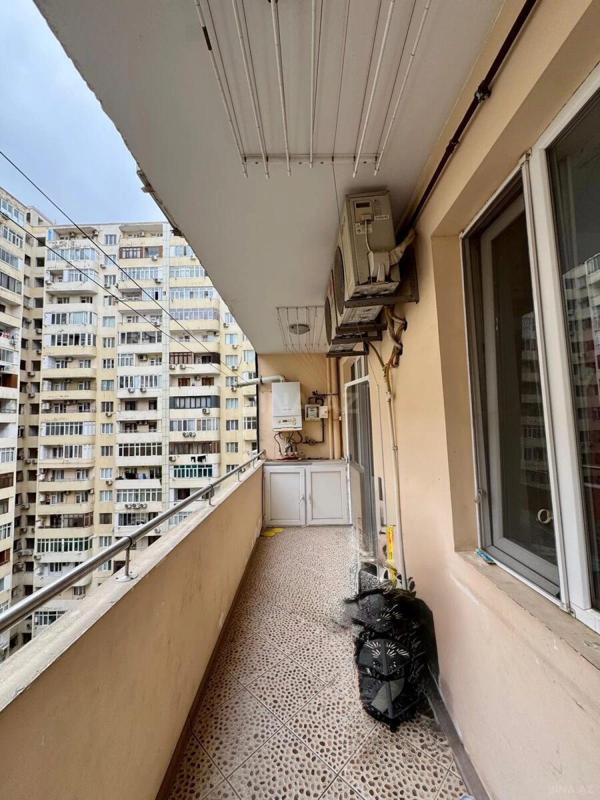 Satılır 3 otaqlı mənzil 138 m²