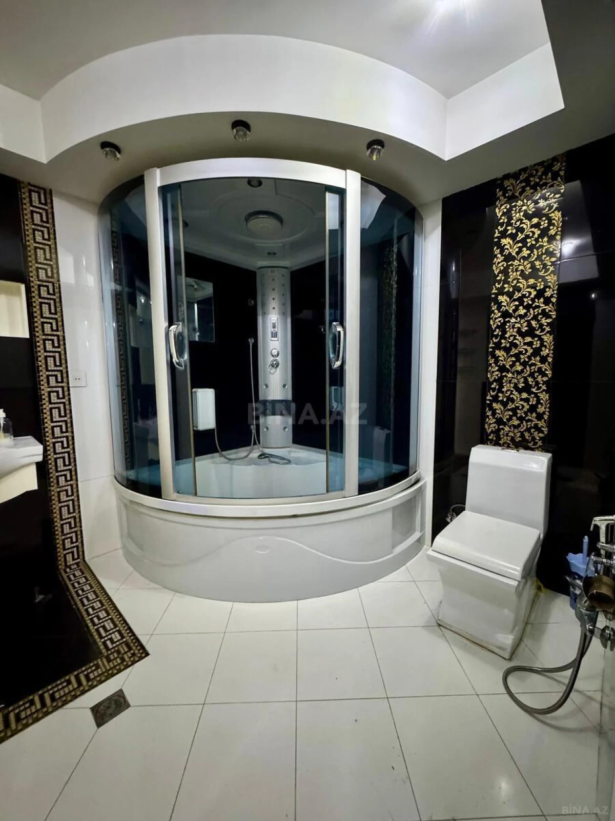 Satılır 3 otaqlı mənzil 138 m²