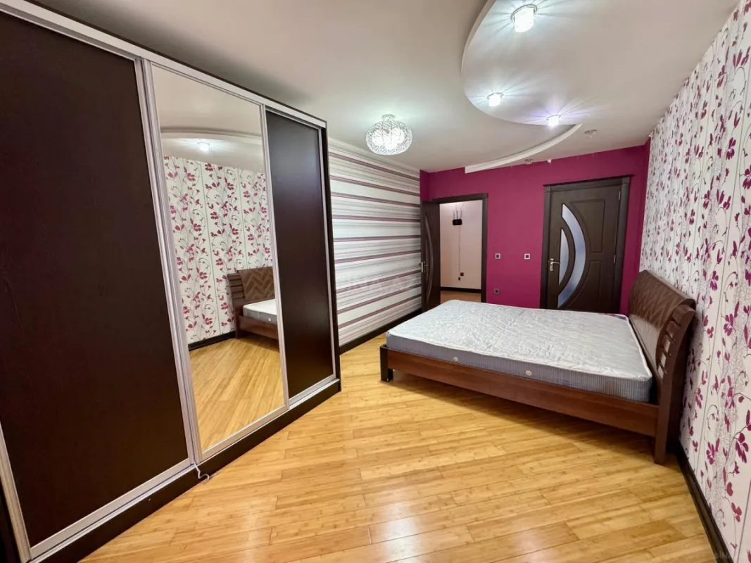 Satılır 3 otaqlı mənzil 138 m²