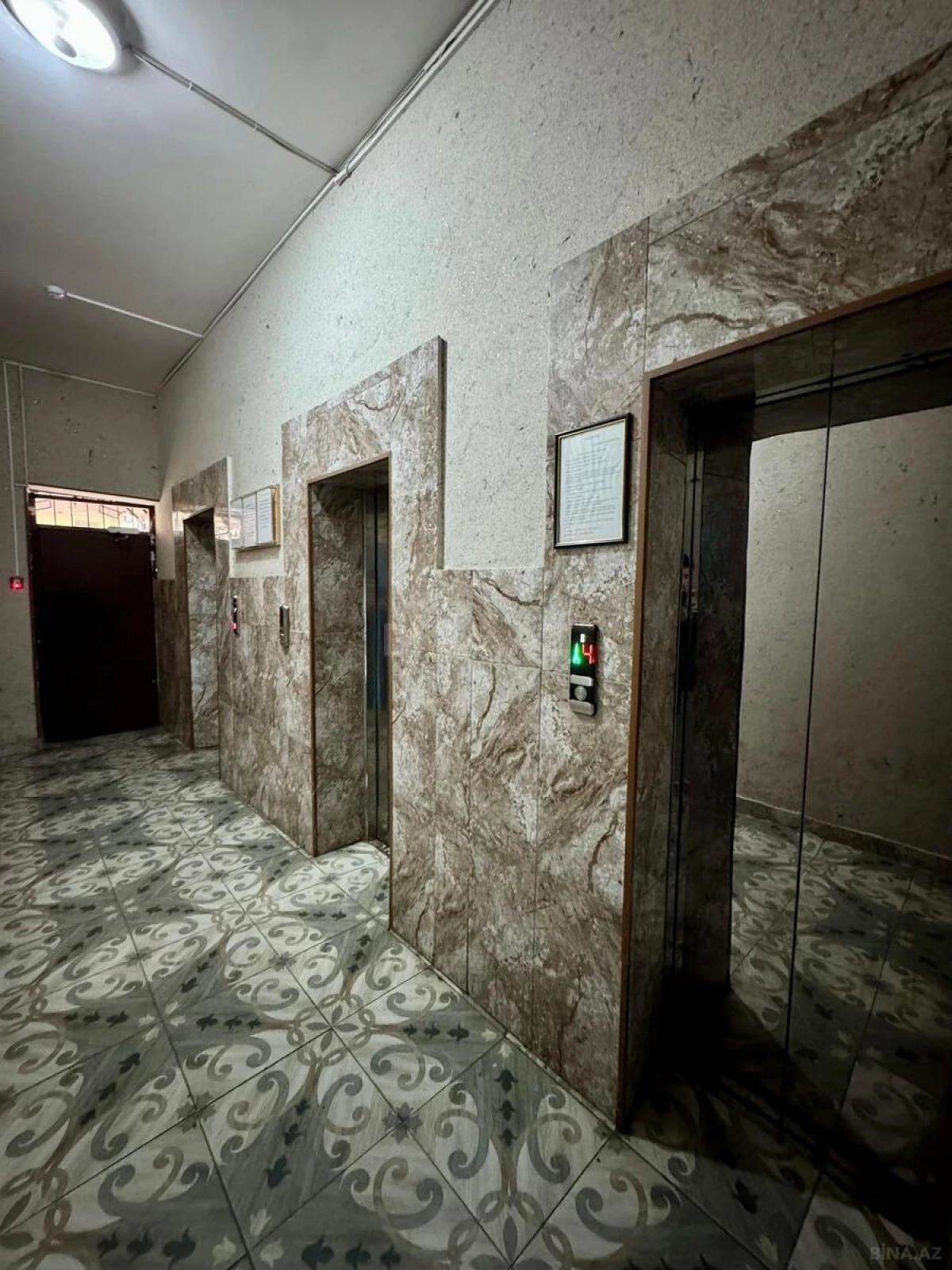 Satılır 3 otaqlı mənzil 138 m²