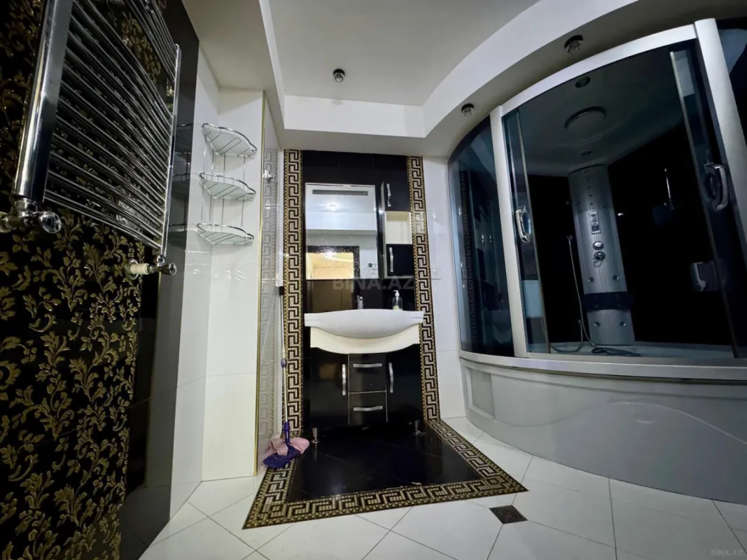 Satılır 3 otaqlı mənzil 138 m²