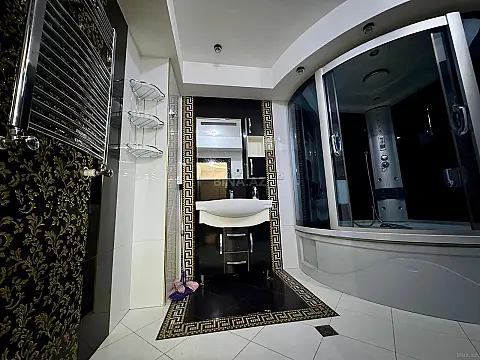 Satılır 3 otaqlı mənzil 138 m²