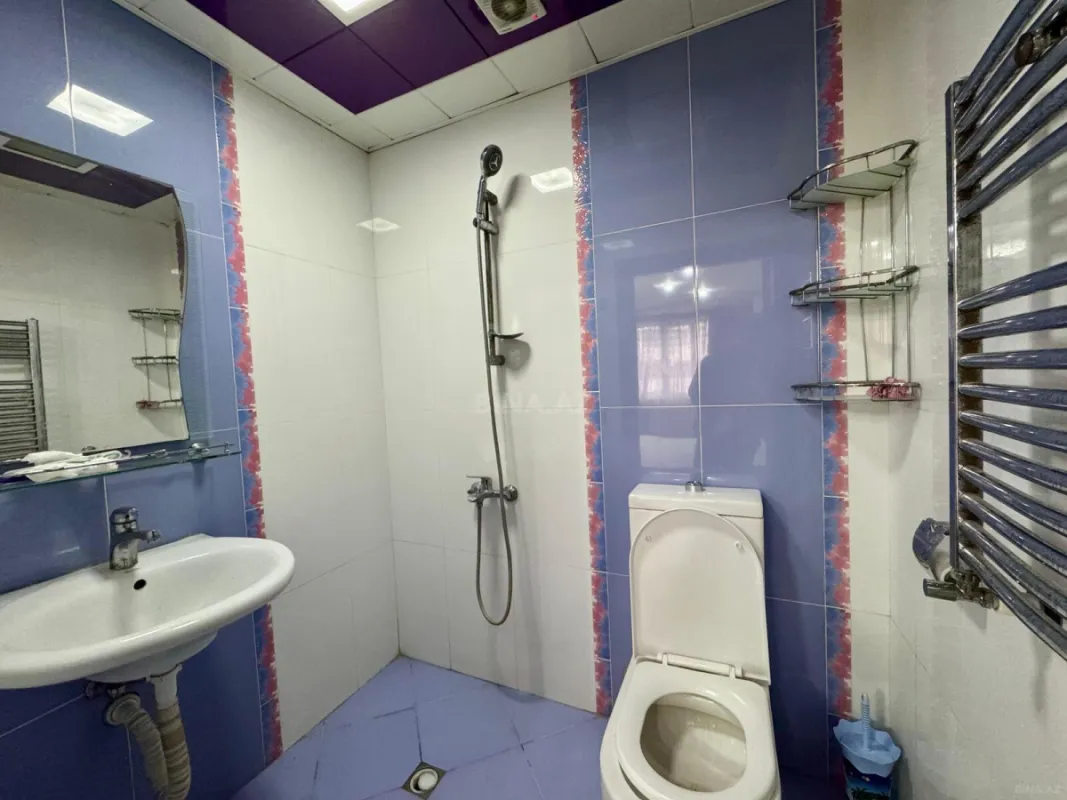 Satılır 3 otaqlı mənzil 138 m²
