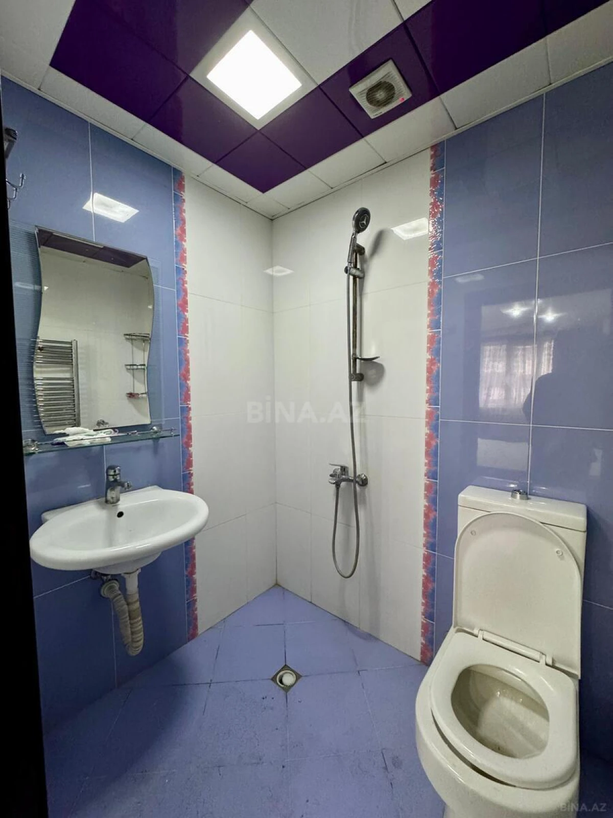 Satılır 3 otaqlı mənzil 138 m²