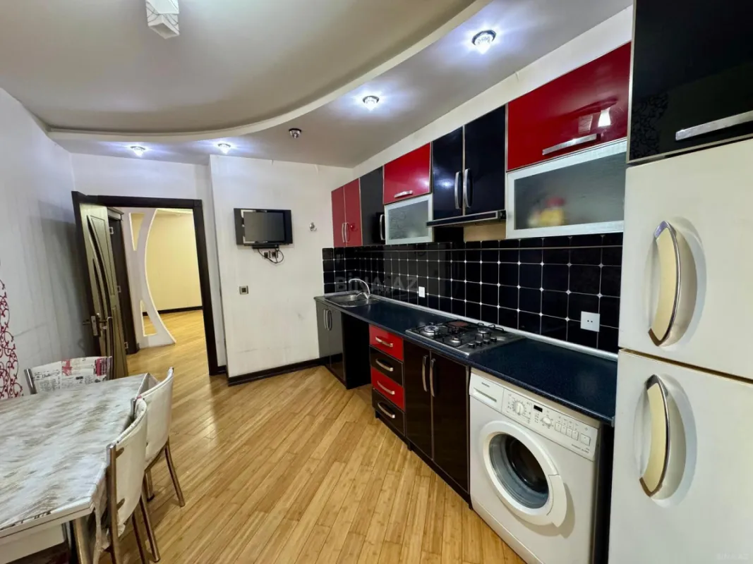 Satılır 3 otaqlı mənzil 138 m²