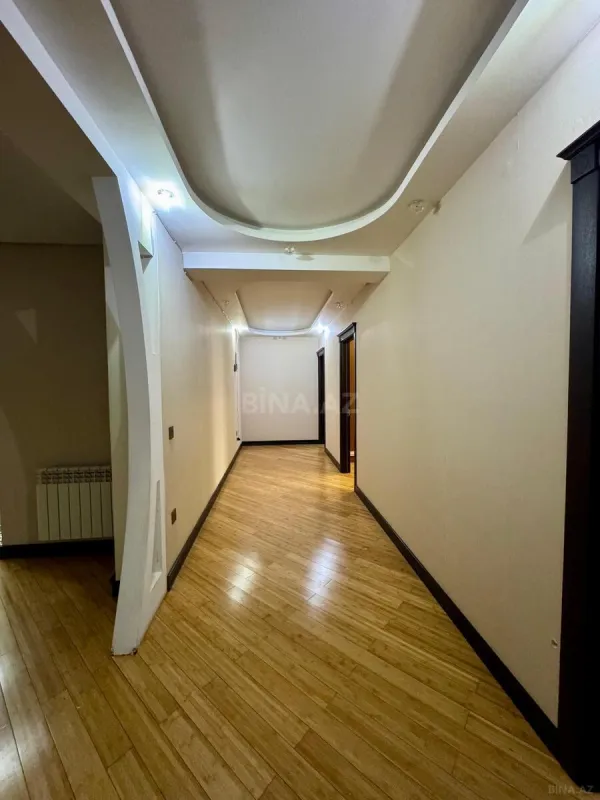 Satılır 3 otaqlı mənzil 138 m²